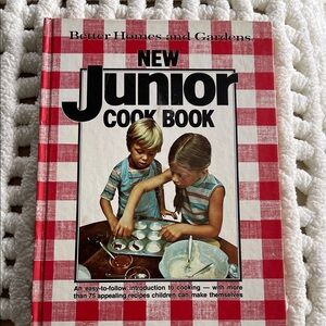 Vintage 1979,Better Homes And Gardens Junior Cook Book. 96 pages. GUC . See pics